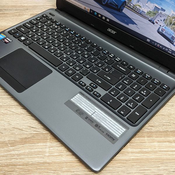 БУ Ноутбук Acer Aspire E1-572G(V5WE2) 15.6'' HD Ready TN i3 4010U HD 8600M 8GB 128GB SSD