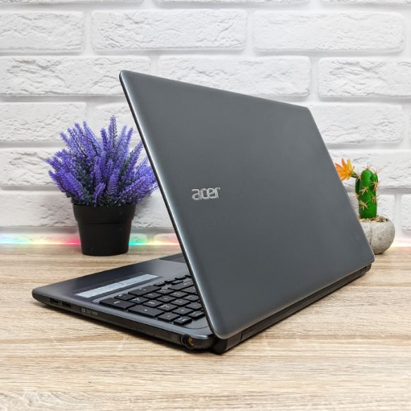 БУ Ноутбук Acer Aspire E1-572G(V5WE2) 15.6'' HD Ready TN i3 4010U HD 8600M 8GB 128GB SSD