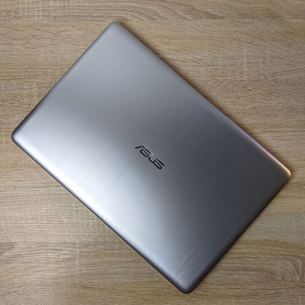 Мощный Геймерский ноутбук ASUS VivoBook Pro N580V Silver 15.6" touch i7 7700HQ Nvidia GTX 1050 4GB 16GB + SSD