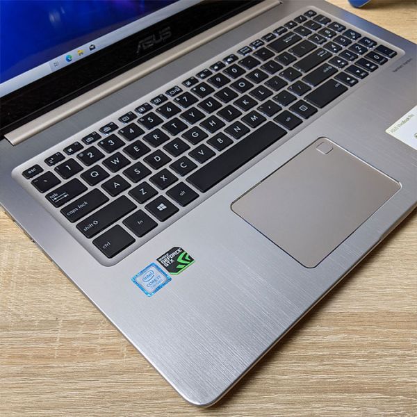 Мощный Геймерский ноутбук ASUS VivoBook Pro N580V Silver 15.6" touch i7 7700HQ Nvidia GTX 1050 4GB 16GB + SSD