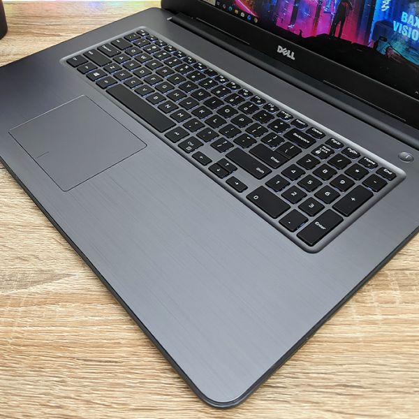 БУ Ноутбук Dell Inspirion 17 P32E 17.3'' FHD IPS i7 7500U Radeon R7 M440 8GB 240GB SSD