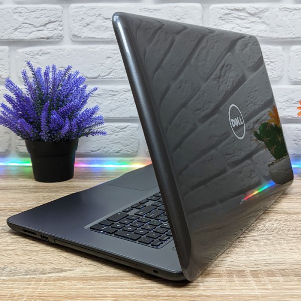 БУ Ноутбук Dell Inspirion 17 P32E 17.3'' FHD IPS i7 7500U Radeon R7 M440 8GB 240GB SSD