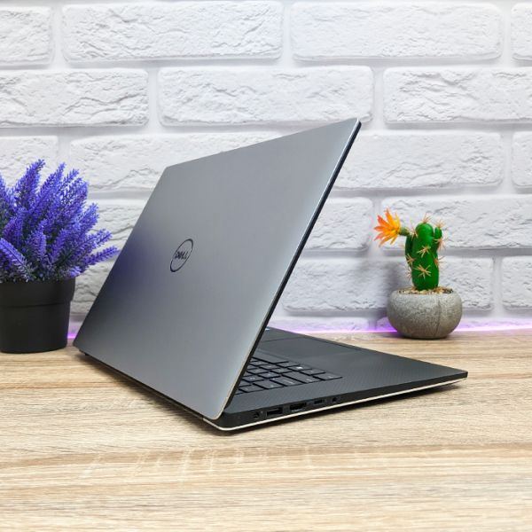 БУ Ноутбук Dell Precision 5520 15.6" FHD IPS i7 7820HQ Nvidia Quadro M1200 4GB 16GB 256GB SSD