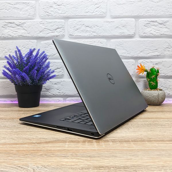 БУ Ноутбук Dell Precision 5520 15.6" FHD IPS i7 7820HQ Nvidia Quadro M1200 4GB 16GB 256GB SSD