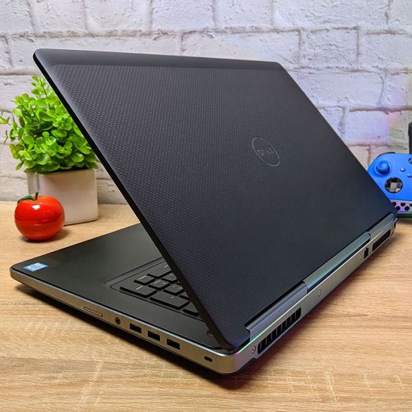 БУ Ноутбук Dell Precision 7710/7720 17.3" FHD IPS i7 6920HQ Nvidia Quadro M1200M 16GB 512GB SSD