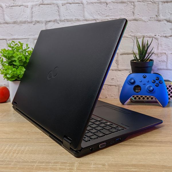Бизнес Ноутбук Fujitsu LIFEBOOK E559 15.6" i5 8265U 8GB RAM 256GB SSD