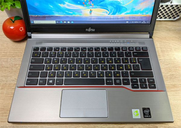 Бизнес Ноутбук Fujitsu LIFEBOOK E744 14" i5 4300M 8GB RAM 256GB SSD