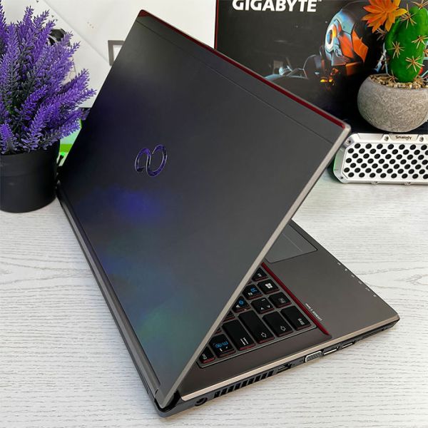 Офисный Ноутбук Fujitsu LIFEBOOK E746 14" i5 6200U 8GB RAM 256GB SSD