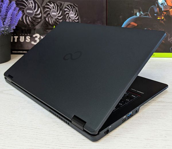 Бизнес Ноутбук Fujitsu LIFEBOOK U729 12.5" 1920х1080 i3 8145U 8GB RAM 256GB SSD