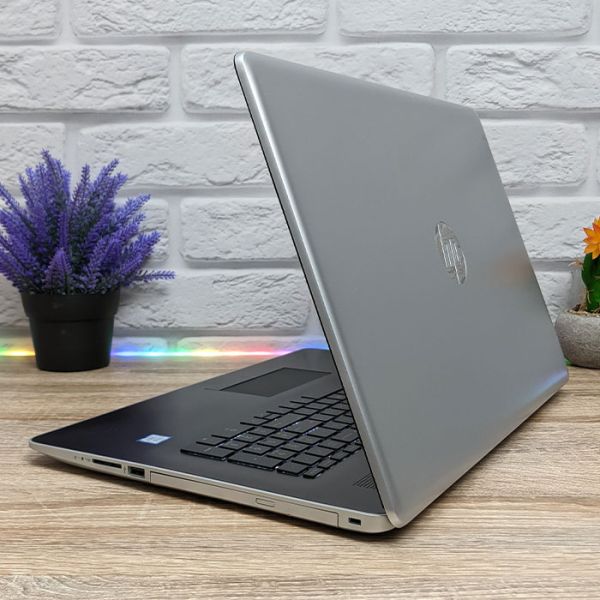 БУ Ноутбук HP Laptop 17-by0062cl 17.3'' HD+ TN i5 8250U 16GB 256GB SSD