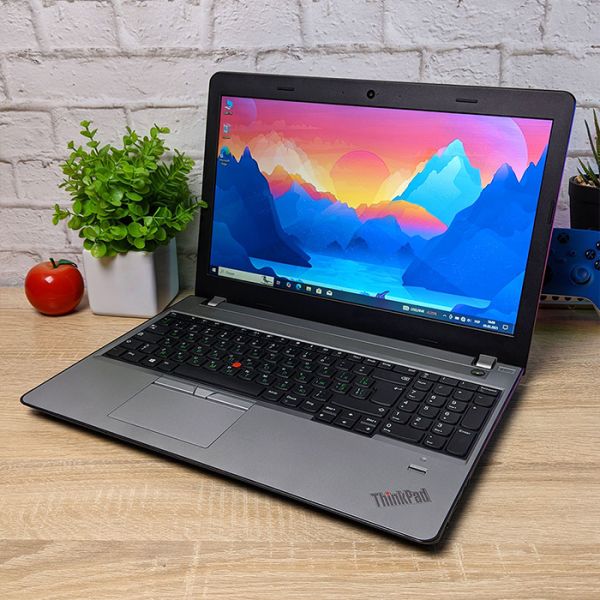 БУ Ноутбук Lenovo ThinkPad E570 Black 15.6" HD Ready TN i5 6200U 8GB 256GB SSD