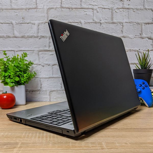 БУ Ноутбук Lenovo ThinkPad E570 Black 15.6" HD Ready TN i5 6200U 8GB 256GB SSD