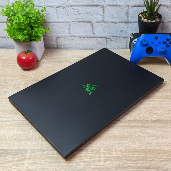 БУ Ноутбук Blade Razer RZ09-0287 17.3" FHD IPS 144Гц i7 9750H RTX 2060 6GB 16GB +SSD